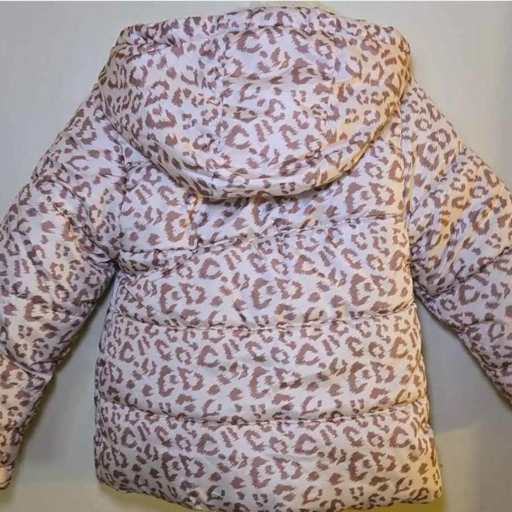 Size 3T. Cute leopard print puffer jacket with hood #kidswear - Picture 3 of 3